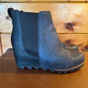 Sorrel Joan of Arctic Wedge Chelsea Boot.  Size 7. Gently used condition.